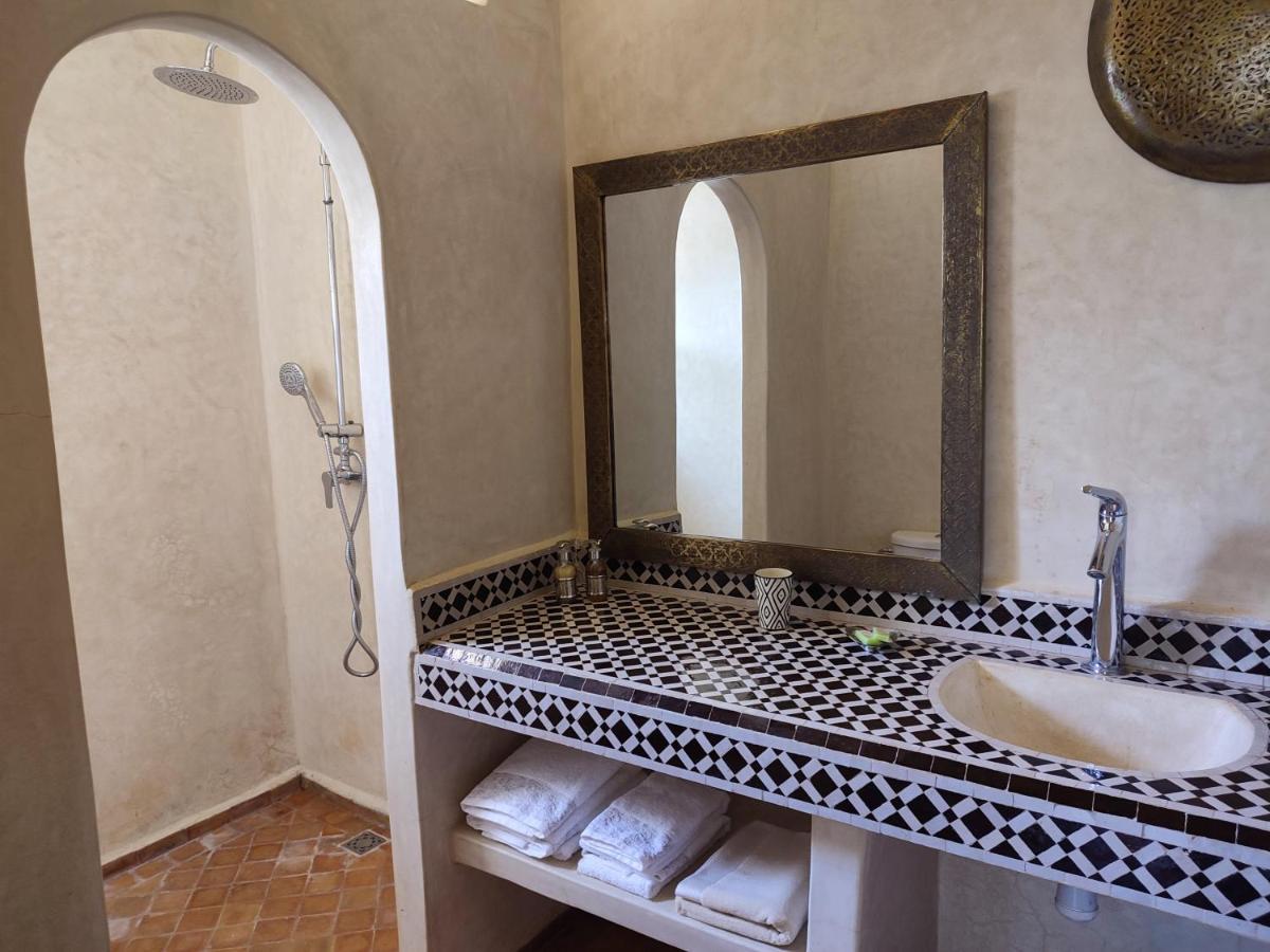 Riad Bini-Ddik เอสเซาอิรา ภายนอก รูปภาพ