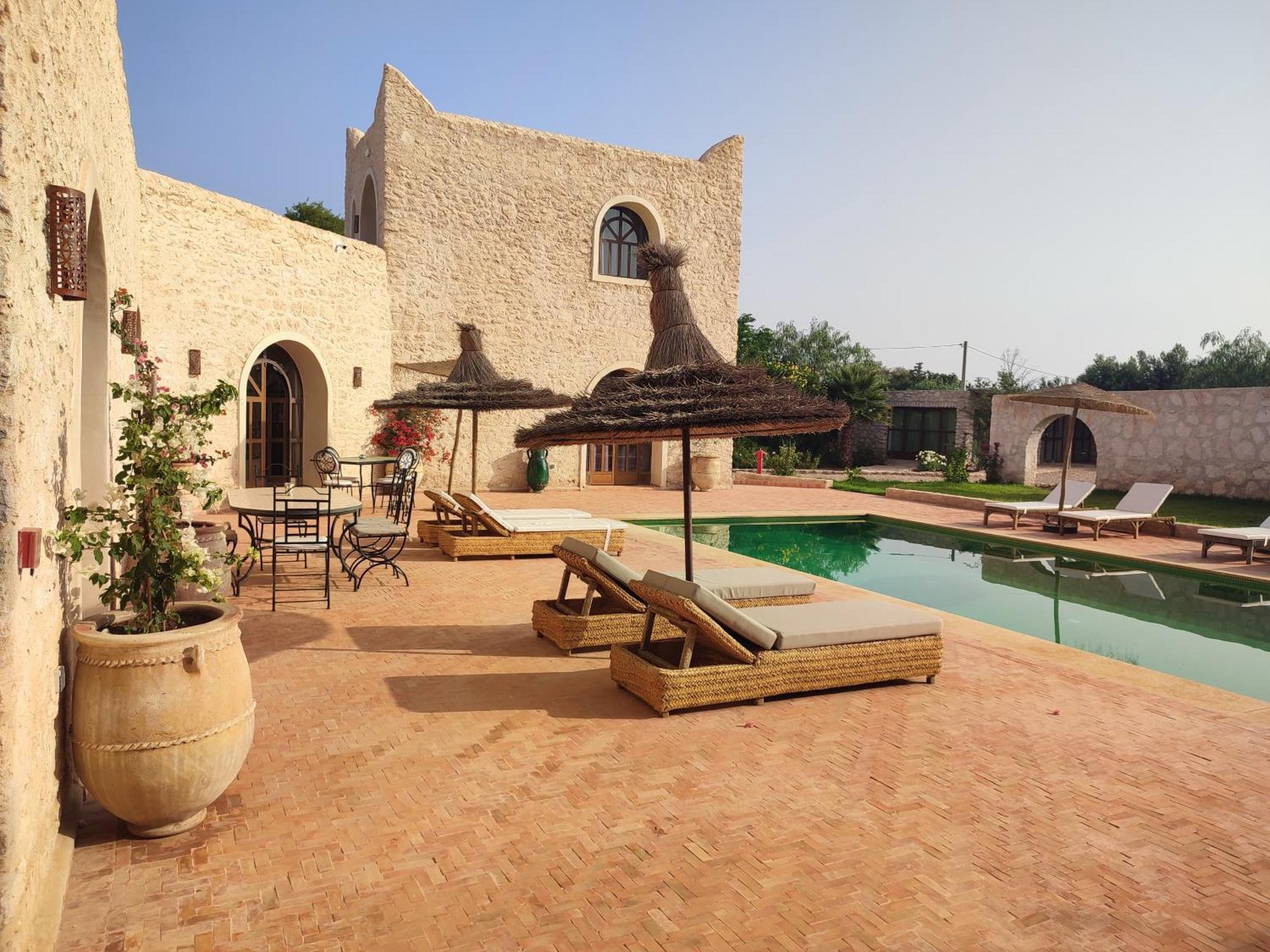 Riad Bini-Ddik เอสเซาอิรา ภายนอก รูปภาพ