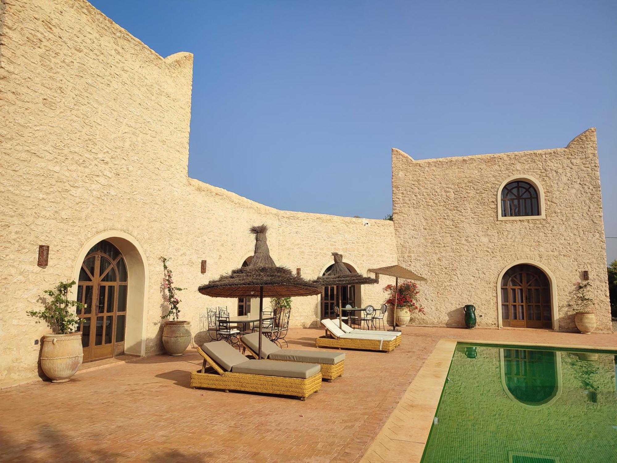 Riad Bini-Ddik เอสเซาอิรา ภายนอก รูปภาพ